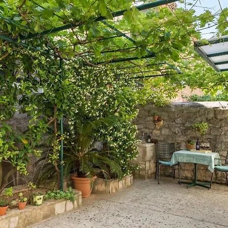 Luxury Silvana With Beautiful Garden Vendégház 3*