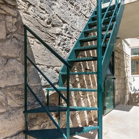 Luxury Silvana With Beautiful Garden