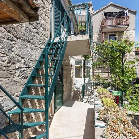 Vendégház Luxury Silvana With Beautiful Garden 3*