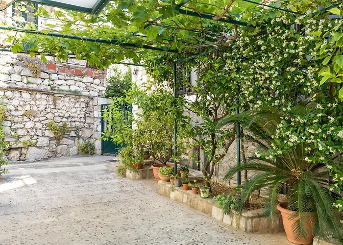 Luxury Silvana With Beautiful Garden 3*