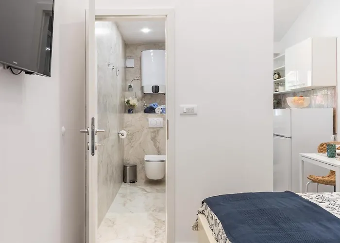 Luxury Silvana With Beautiful Garden Casa de hóspedes 3*
