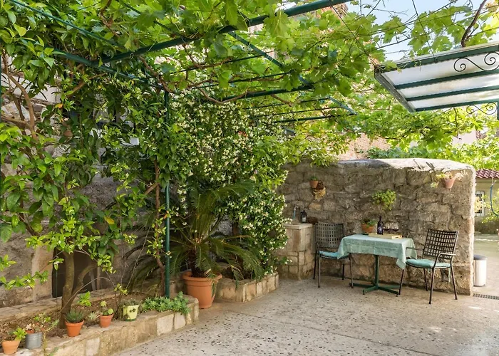 Luxury Silvana With Beautiful Garden Pensión 3*