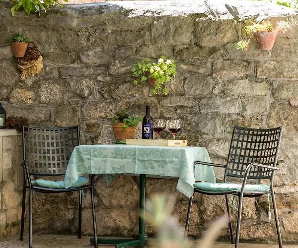 Pensión Luxury Silvana With Beautiful Garden
