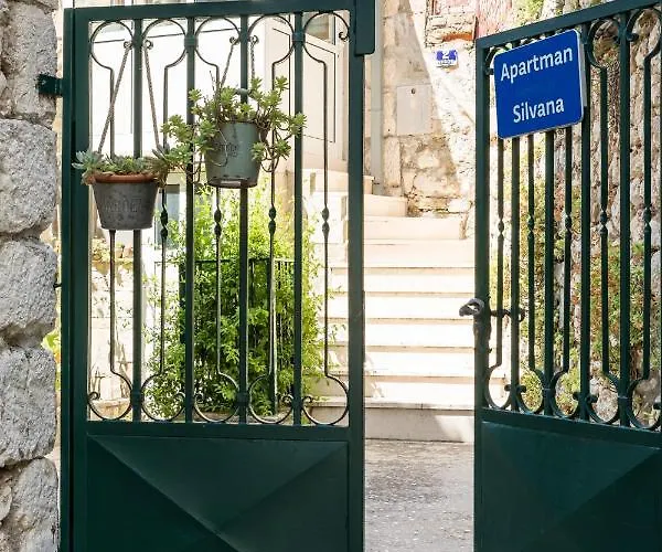 Luxury Silvana With Beautiful Garden Pensión 3*