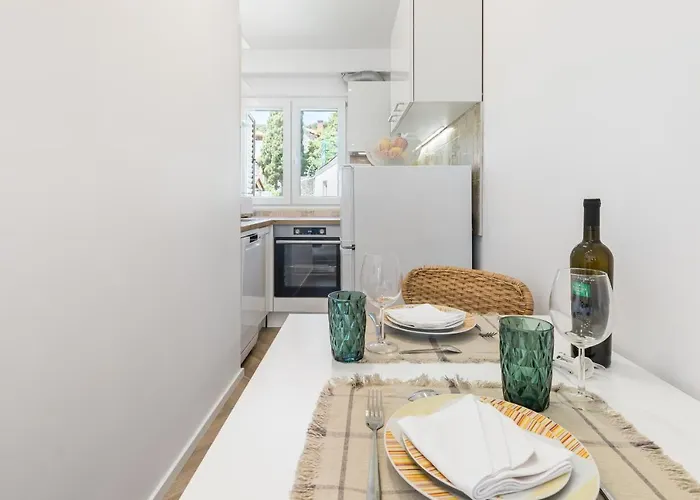Pensión Luxury Silvana With Beautiful Garden 3*