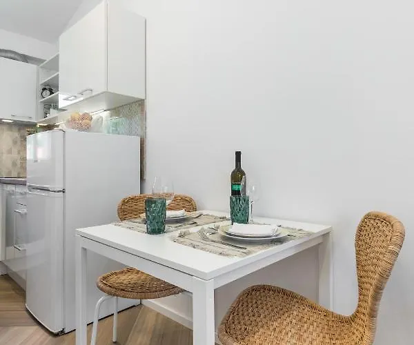 Luxury Silvana With Beautiful Garden Pensión Split