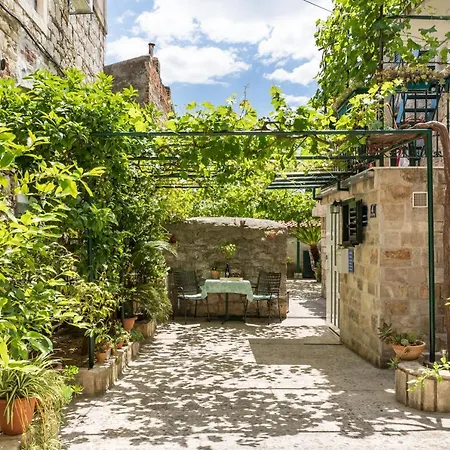 Luxury Silvana With Beautiful Garden Pensión Split