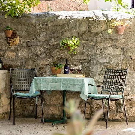 Pensión Luxury Silvana With Beautiful Garden